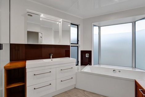 Photo of property in 4 Ramanui Avenue, Hawera, 4610