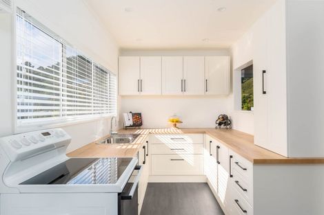 Photo of property in 73b Airlie Road, Plimmerton, Porirua, 5026