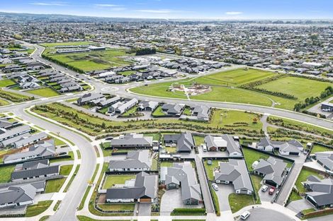 Photo of property in 13 Angus Place, Rangiora, 7400