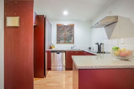 Photo of property in 37 Verdale Circle, Glen Eden, Auckland, 0602