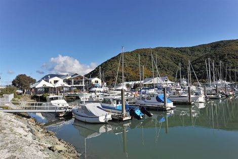 Photo of property in 44 Beach Road, Waikawa, Picton, 7220