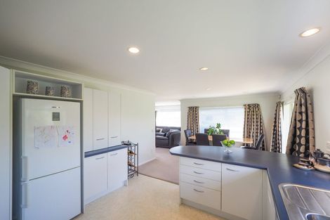 Photo of property in 17 Crown Hill, Paraparaumu, 5032