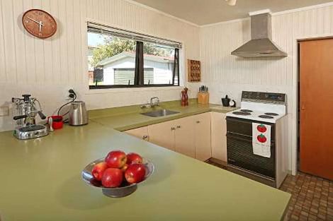 Photo of property in 2a Taipari Road, Te Atatu Peninsula, Auckland, 0610