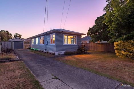 Photo of property in 19 Oxford Crescent, Ebdentown, Upper Hutt, 5018