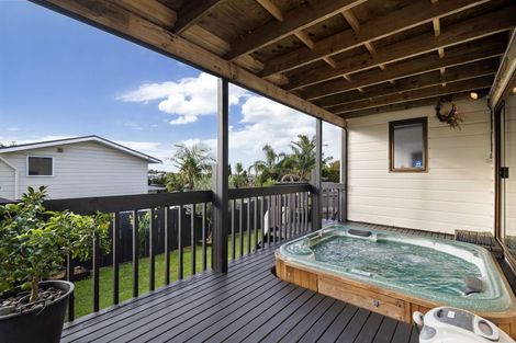 Photo of property in 1/52 Pupuke Road, Hillcrest, Auckland, 0627