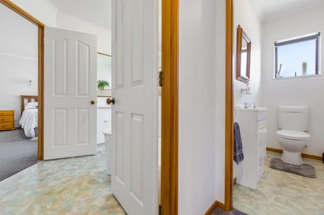 Photo of property in 18 Karamu Street, Te Atatu Peninsula, Auckland, 0610