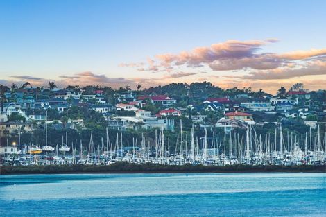 Photo of property in 27a Dawnhaven Drive, Te Atatu Peninsula, Auckland, 0610