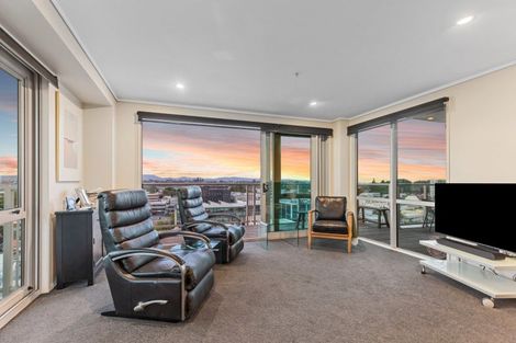 Photo of property in 72 Devonport Road, Tauranga, 3110