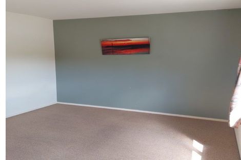 Photo of property in 2 Stella Grove, Newlands, Wellington, 6037