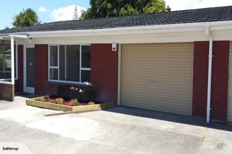Photo of property in 211 Edmonton Road, Te Atatu South, Auckland, 0610
