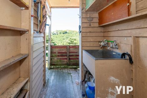 Photo of property in 33 Spenmoor Street, Newlands, Wellington, 6037