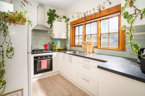 Photo of property in 42c Apu Crescent, Lyall Bay, Wellington, 6022