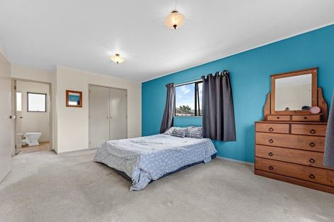 Photo of property in 10 Gunner Drive, Te Atatu Peninsula, Auckland, 0610