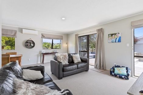 Photo of property in 2/12 Segedin Place, Glenfield, Auckland, 0629