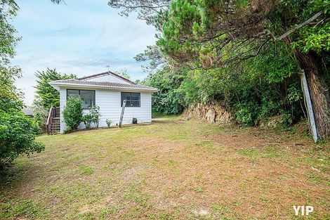 Photo of property in 27a Fernhaven Grove, Newlands, Wellington, 6037