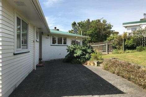 Photo of property in 1 Kinapori Terrace, Newlands, Wellington, 6037