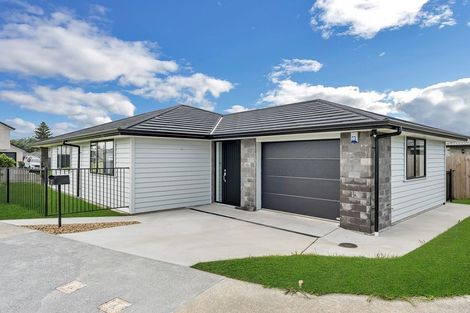 Photo of property in 2 Paapaka Way, Waiuku, 2123