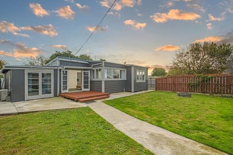 Photo of property in 24 Nuku Street, Tangimoana, 4822