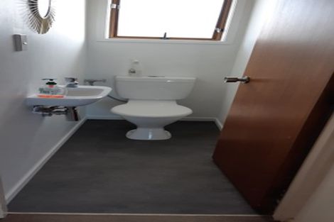 Photo of property in 3/84 Pupuke Road, Hillcrest, Auckland, 0627