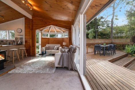 Photo of property in 18 Easter Parade, Glen Eden, Auckland, 0602