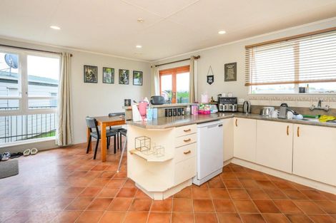 Photo of property in 17 Egmont Place, Westbrook, Palmerston North, 4412