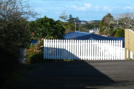 Photo of property in 15 Mayfair Place, Westown, New Plymouth, 4310