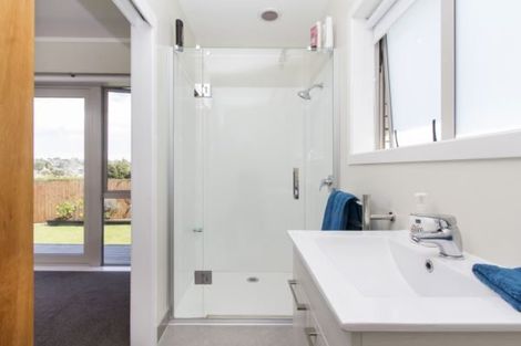 Photo of property in 41 Walworth Avenue, Pakuranga Heights, Auckland, 2010