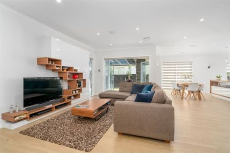Photo of property in 12 Walter Ruddock Avenue, Kumeu, 0810