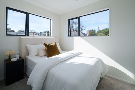 Photo of property in 2/5 Preston Avenue, Henderson, Auckland, 0610