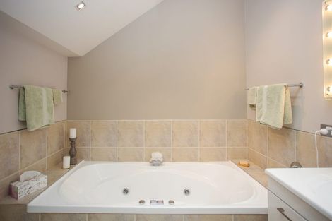 Photo of property in 28 Robert Ross Place, Clendon Park, Auckland, 2103