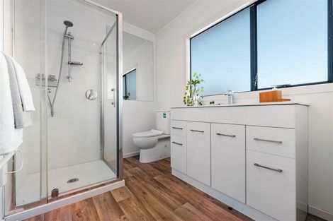 Photo of property in 1/3 Valecrest Place, Bayview, Auckland, 0629