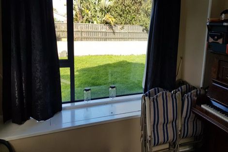 Photo of property in 8 Farnham Place, Bell Block, New Plymouth, 4312