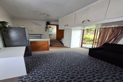 Photo of property in 2/918 Beach Road, Waiake, Auckland, 0630