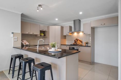 Photo of property in 4 Frederick Place, Whalers Gate, New Plymouth, 4310