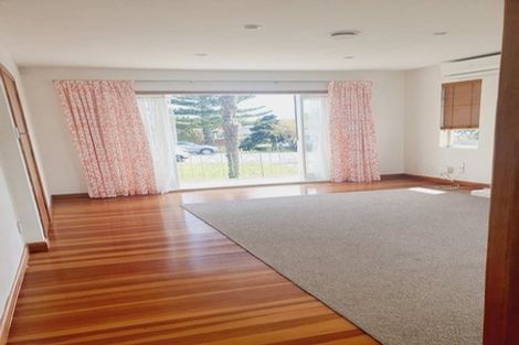 Photo of property in 30 Golf Road, New Lynn, Auckland, 0600