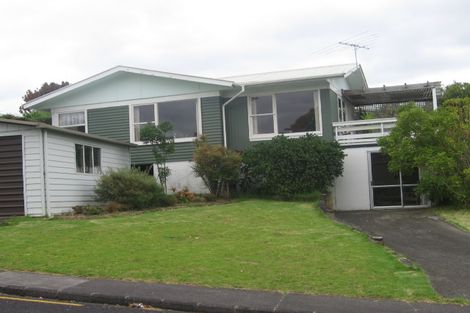 Photo of property in 1/6 Segedin Place, Glenfield, Auckland, 0629