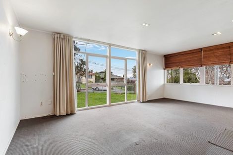 Photo of property in 1 Rickards Place, New Lynn, Auckland, 0600