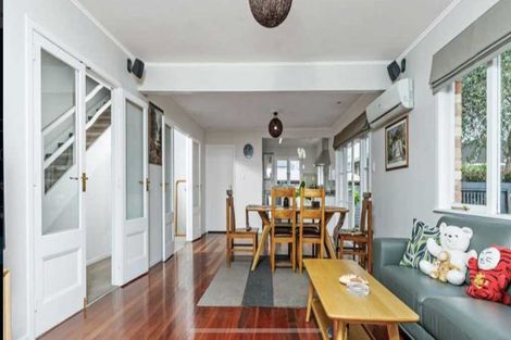 Photo of property in 1/42 East Coast Road, Milford, Auckland, 0620