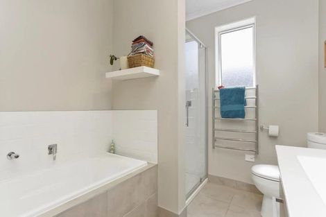 Photo of property in 2 Kotuku Lane, Hobsonville, Auckland, 0616