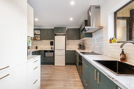 Photo of property in 37 Centreway Road, Orewa, 0931