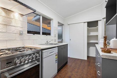 Photo of property in 25 Pukeroa Place, Papakura, 2110