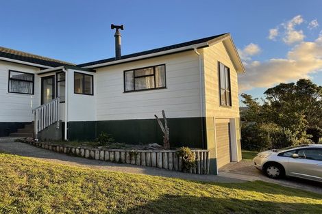 Photo of property in 142 Mark Avenue, Grenada Village, Wellington, 6037