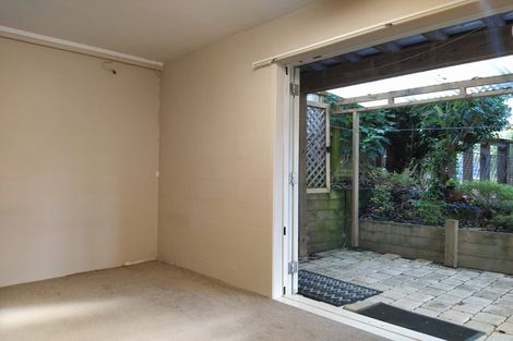 Photo of property in 2/18 Glamorgan Drive, Torbay, Auckland, 0630