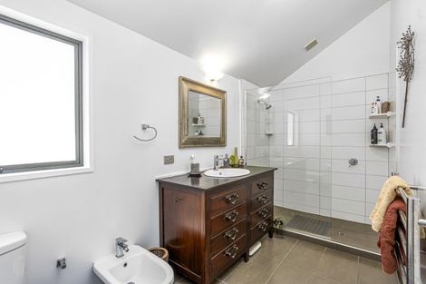 Photo of property in 73 Motu Road, Kumeu, 0891