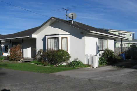 Photo of property in 2/275 Hobsonville Road, Hobsonville, Auckland, 0618