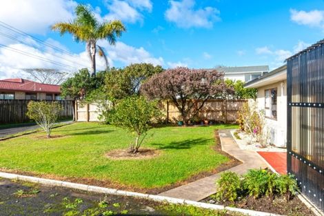 Photo of property in 9a/1 Tawa Road, Te Atatu Peninsula, Auckland, 0610
