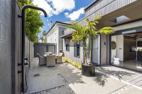 Photo of property in 11 Cheltenham Road, Devonport, Auckland, 0624