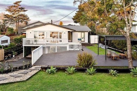 Photo of property in 4 Kelston Street, New Lynn, Auckland, 0600