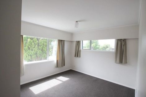 Photo of property in 30 Somes Crescent, Newlands, Wellington, 6037