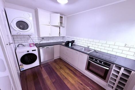 Photo of property in 51 Northland Road, Northland, Wellington, 6012